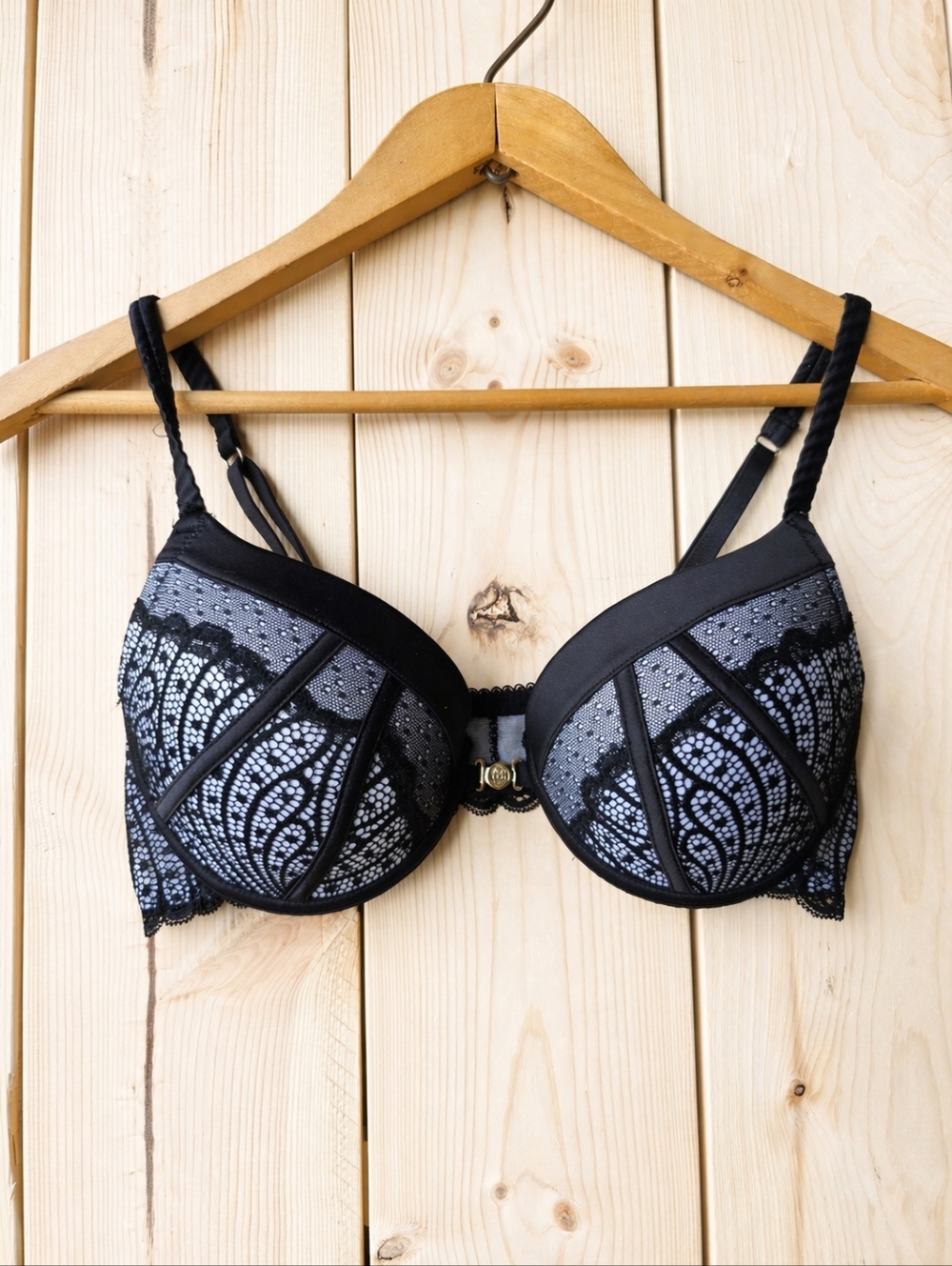 La Vie En Rose Black Lace Underwire Padded Bra Size 34C